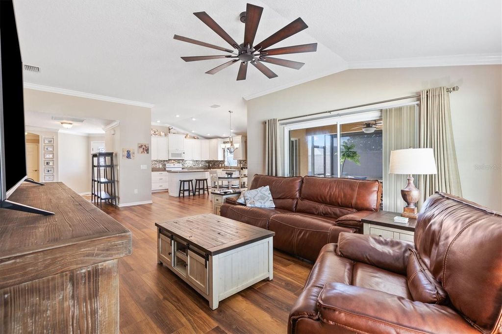 Image 15 of property listing at 1103 BECKER AVENUE, The Villages, FL 32163