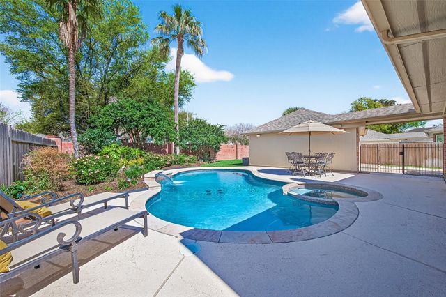 930 Burchton Drive, Sugar Land, TX 77479