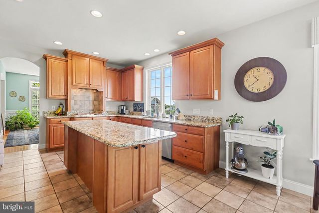 1095 NEWBOLD LN, Mechanicsburg, PA 17050