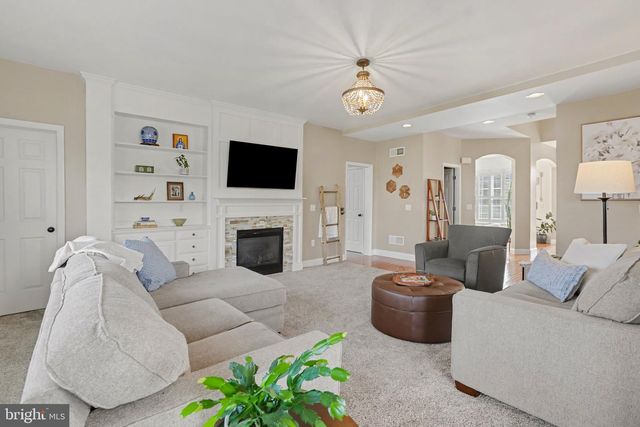 1095 NEWBOLD LN, Mechanicsburg, PA 17050