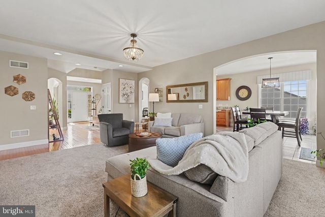 1095 NEWBOLD LN, Mechanicsburg, PA 17050