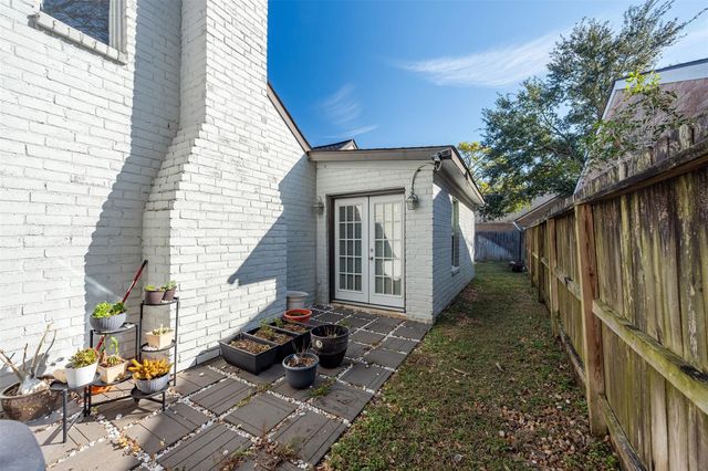 2111 Gray Falls Drive, Houston, TX 77077