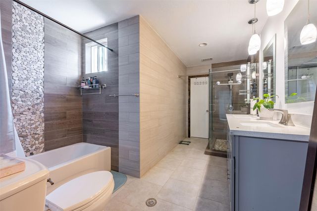 2111 Gray Falls Drive, Houston, TX 77077