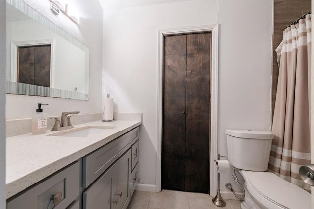 2111 Gray Falls Drive, Houston, TX 77077