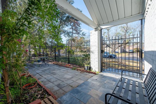 2111 Gray Falls Drive, Houston, TX 77077