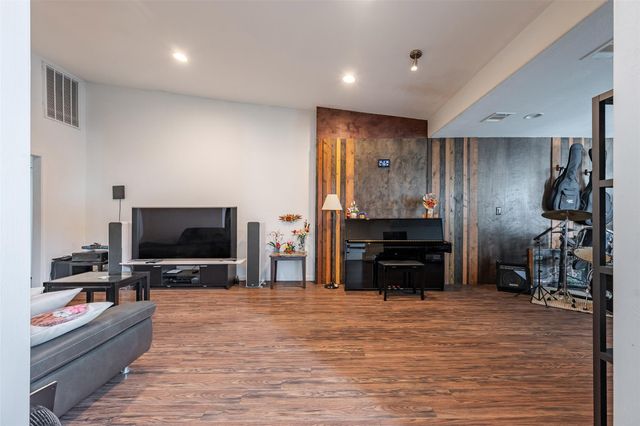 2111 Gray Falls Drive, Houston, TX 77077