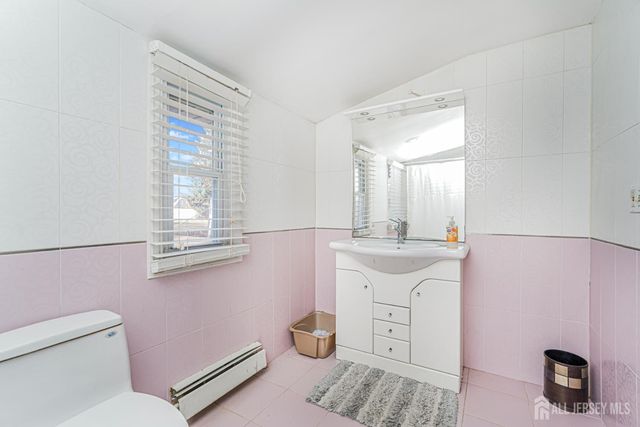 7 Walnut Lane, Parlin, NJ 08859