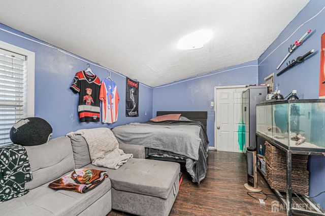 7 Walnut Lane, Parlin, NJ 08859