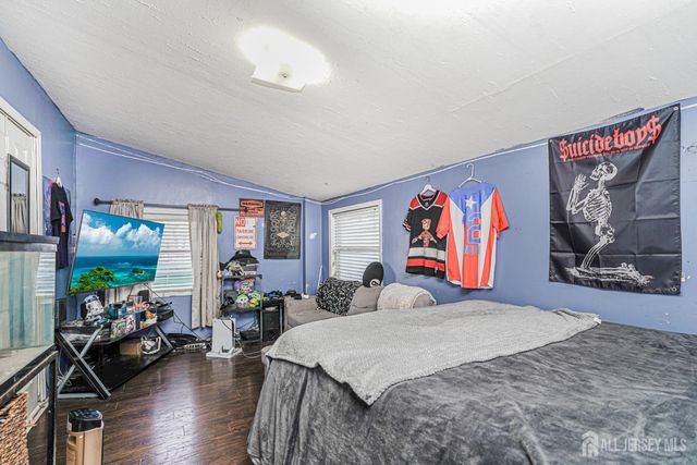 7 Walnut Lane, Parlin, NJ 08859