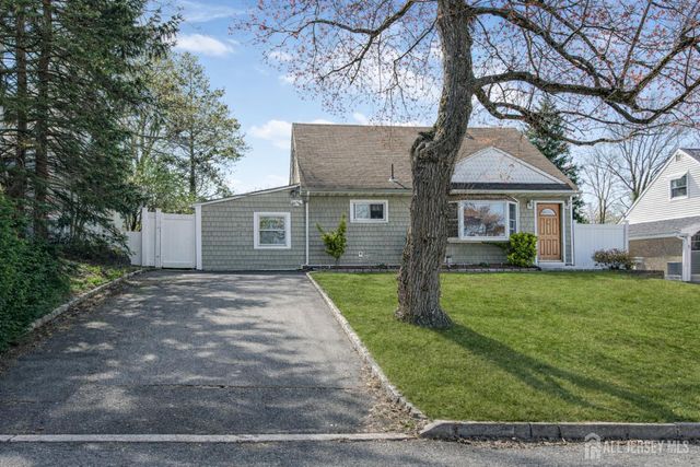 7 Walnut Lane, Parlin, NJ 08859