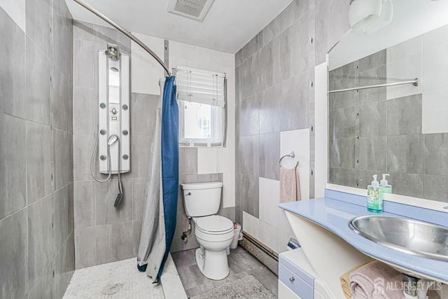 7 Walnut Lane, Parlin, NJ 08859