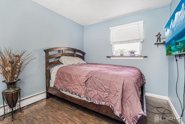 7 Walnut Lane, Parlin, NJ 08859