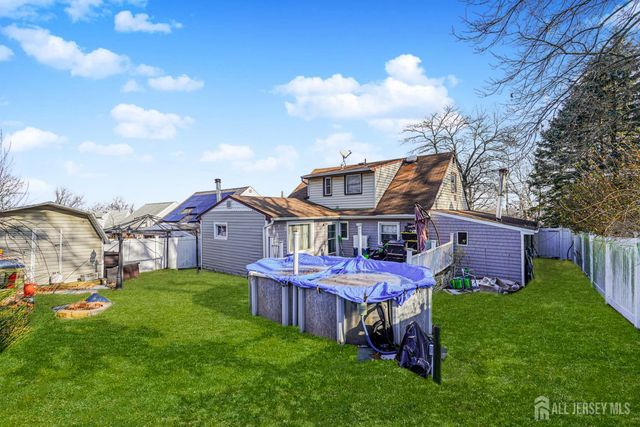 7 Walnut Lane, Parlin, NJ 08859