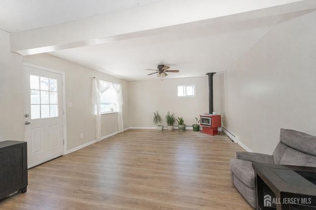 7 Walnut Lane, Parlin, NJ 08859