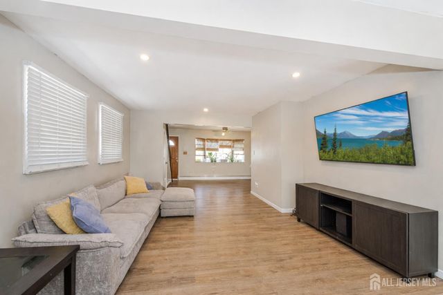 7 Walnut Lane, Parlin, NJ 08859