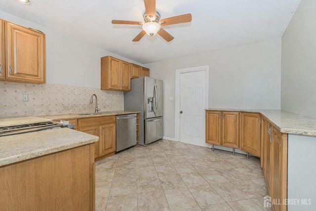 7 Walnut Lane, Parlin, NJ 08859