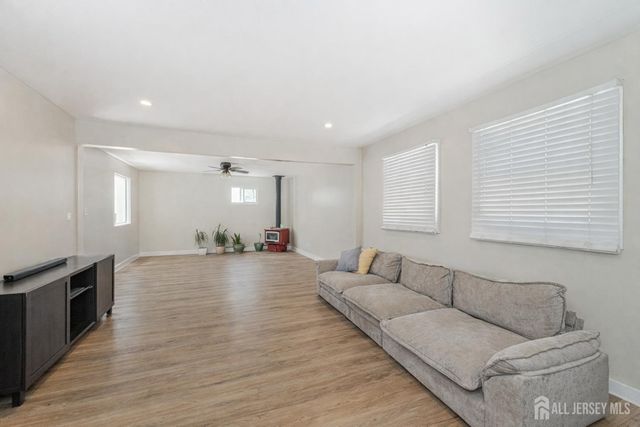 7 Walnut Lane, Parlin, NJ 08859