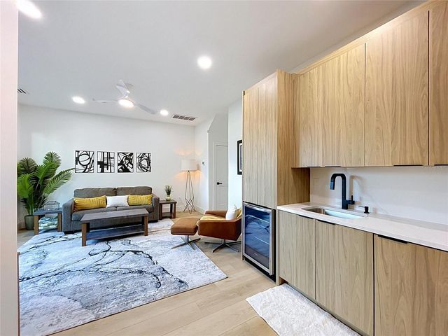 101 W WARREN AVENUE 3, Tampa, FL 33602