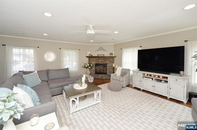 6 Long Avenue, Mahwah, NJ 07430