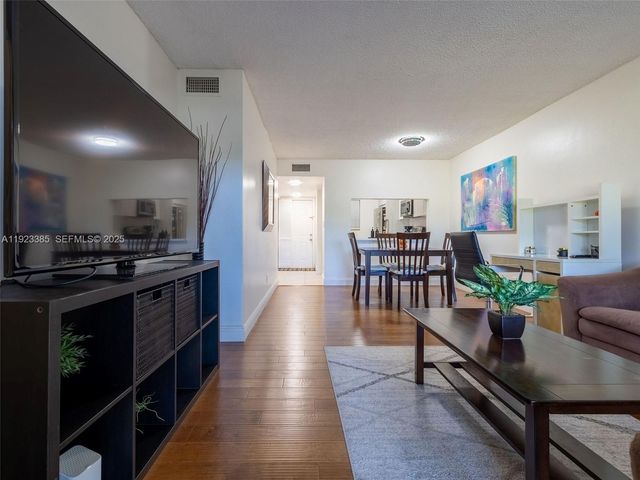 15801 W Waterside Cir 104, Sunrise, FL 33326