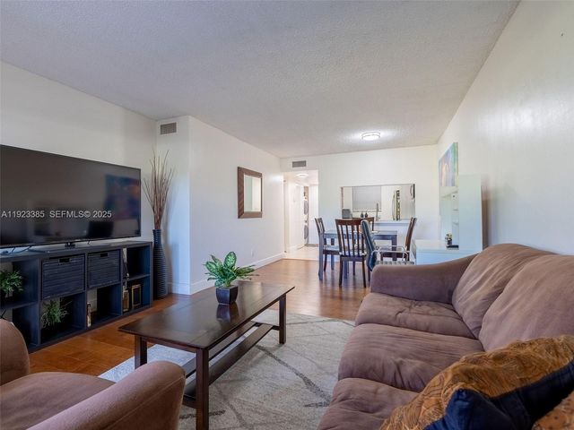 15801 W Waterside Cir 104, Sunrise, FL 33326