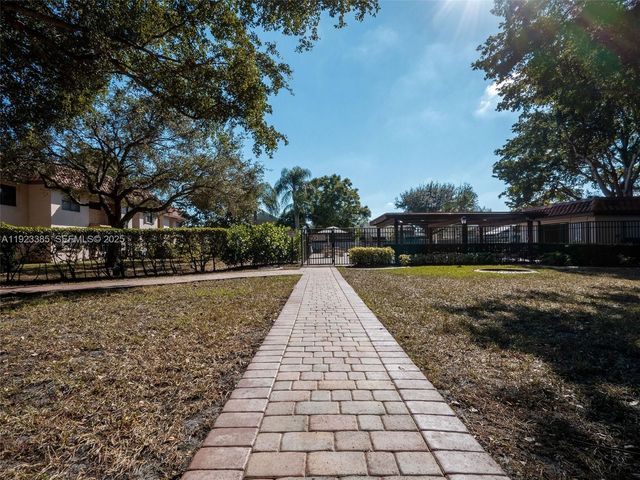 15801 W Waterside Cir 104, Sunrise, FL 33326