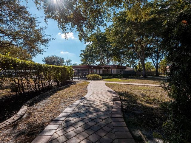 15801 W Waterside Cir 104, Sunrise, FL 33326