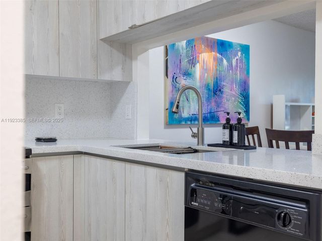 15801 W Waterside Cir 104, Sunrise, FL 33326