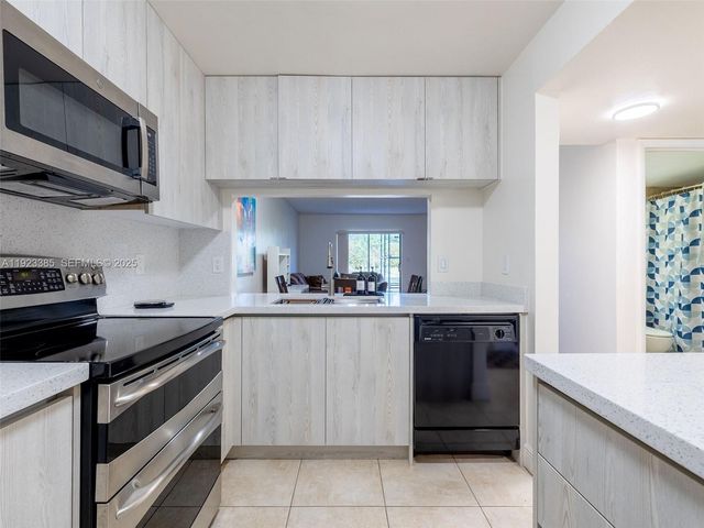 15801 W Waterside Cir 104, Sunrise, FL 33326