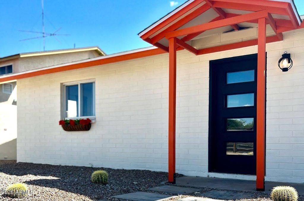 Image 2 of property listing at 1233 E WEBER Drive, Tempe, AZ 85288