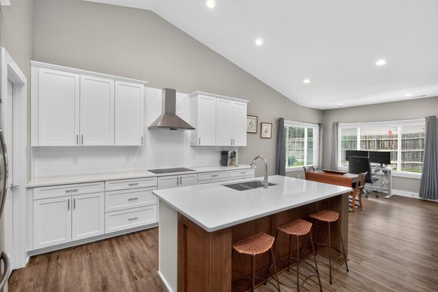 135 SE Silver Pointe Drive, Waukee, IA 50263