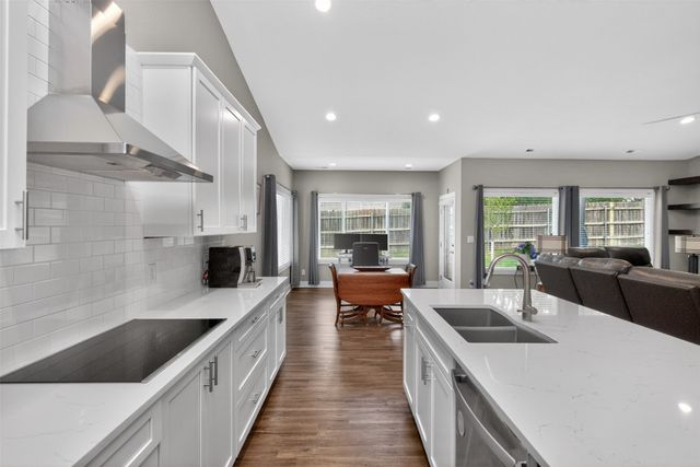 135 SE Silver Pointe Drive, Waukee, IA 50263