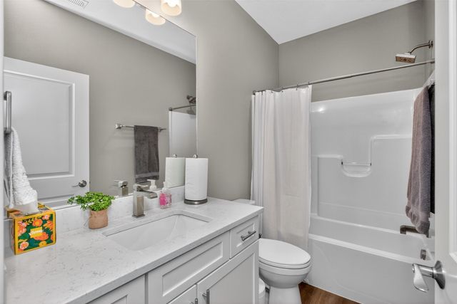 135 SE Silver Pointe Drive, Waukee, IA 50263