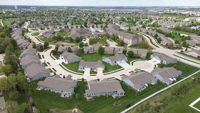 135 SE Silver Pointe Drive, Waukee, IA 50263