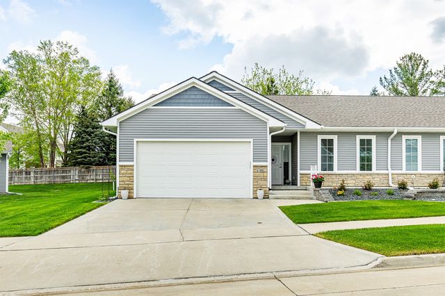135 SE Silver Pointe Drive, Waukee, IA 50263