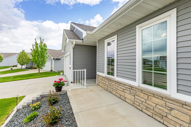 135 SE Silver Pointe Drive, Waukee, IA 50263