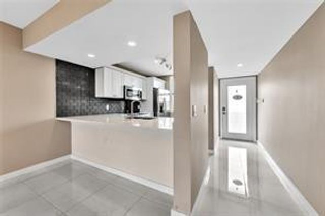 1520 Whitehall Drive 405, Davie, FL 33324