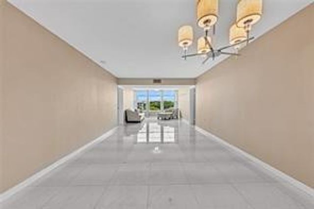 1520 Whitehall Drive 405, Davie, FL 33324