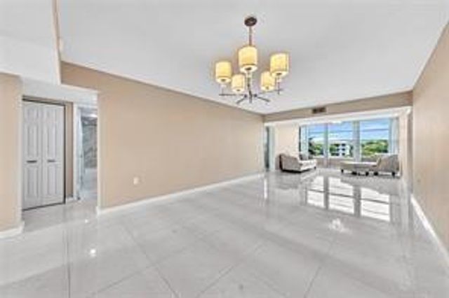 1520 Whitehall Drive 405, Davie, FL 33324