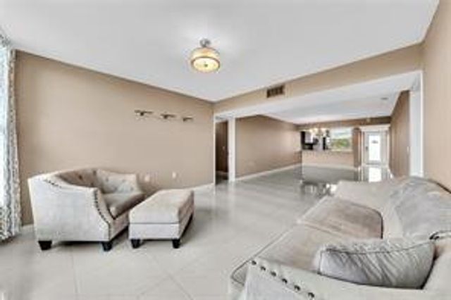 1520 Whitehall Drive 405, Davie, FL 33324