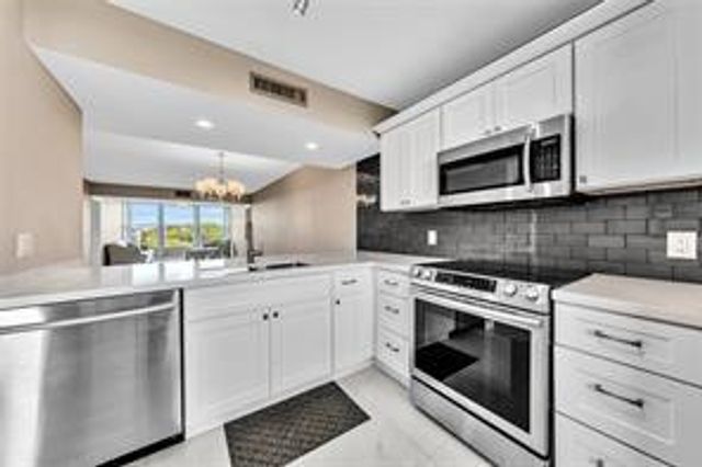 1520 Whitehall Drive 405, Davie, FL 33324