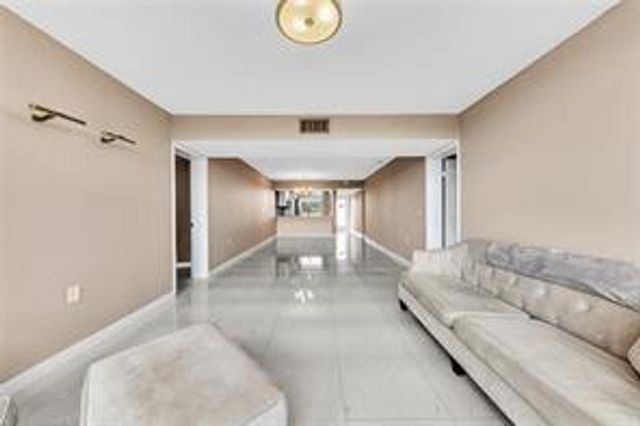 1520 Whitehall Drive 405, Davie, FL 33324