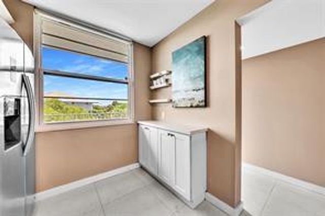 1520 Whitehall Drive 405, Davie, FL 33324