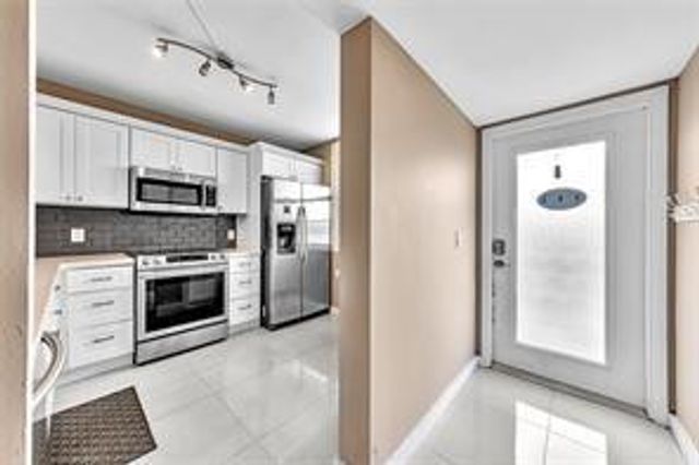 1520 Whitehall Drive 405, Davie, FL 33324