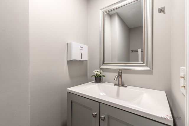 5195 Castaway Lane, Hoffman Estates, IL 60010