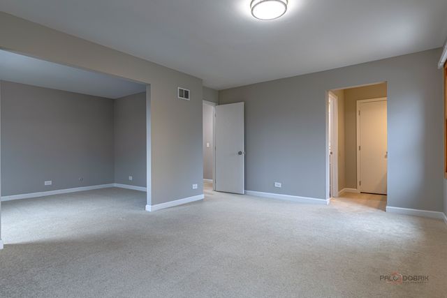 5195 Castaway Lane, Hoffman Estates, IL 60010