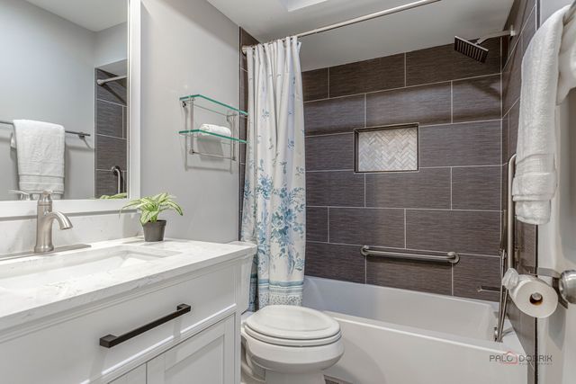 5195 Castaway Lane, Hoffman Estates, IL 60010