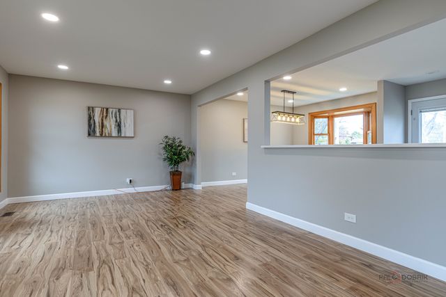 5195 Castaway Lane, Hoffman Estates, IL 60010