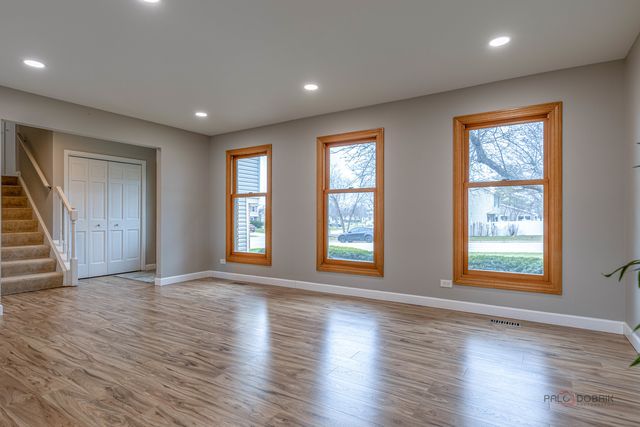 5195 Castaway Lane, Hoffman Estates, IL 60010