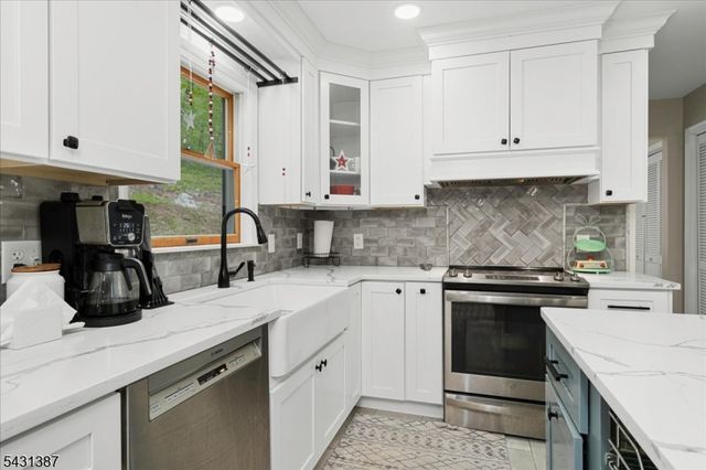 40 Tamarack Rd, White Twp., NJ 07823